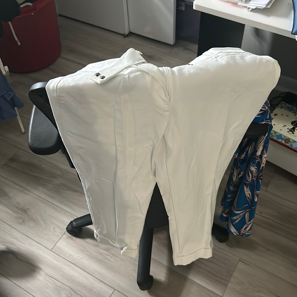 White ankle cropped pants